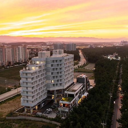 Gangneung Pineart Label Hotel Екстериор снимка