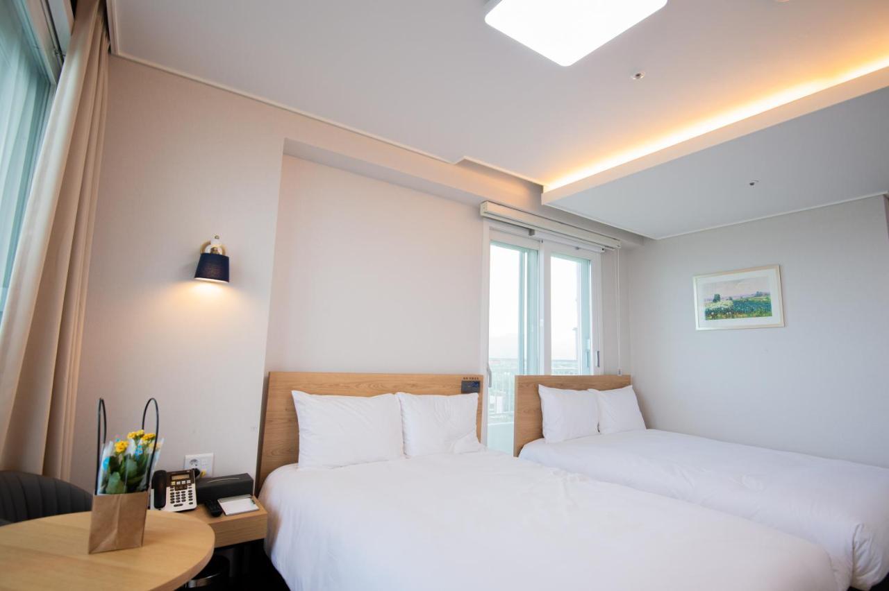 Gangneung Pineart Label Hotel Екстериор снимка